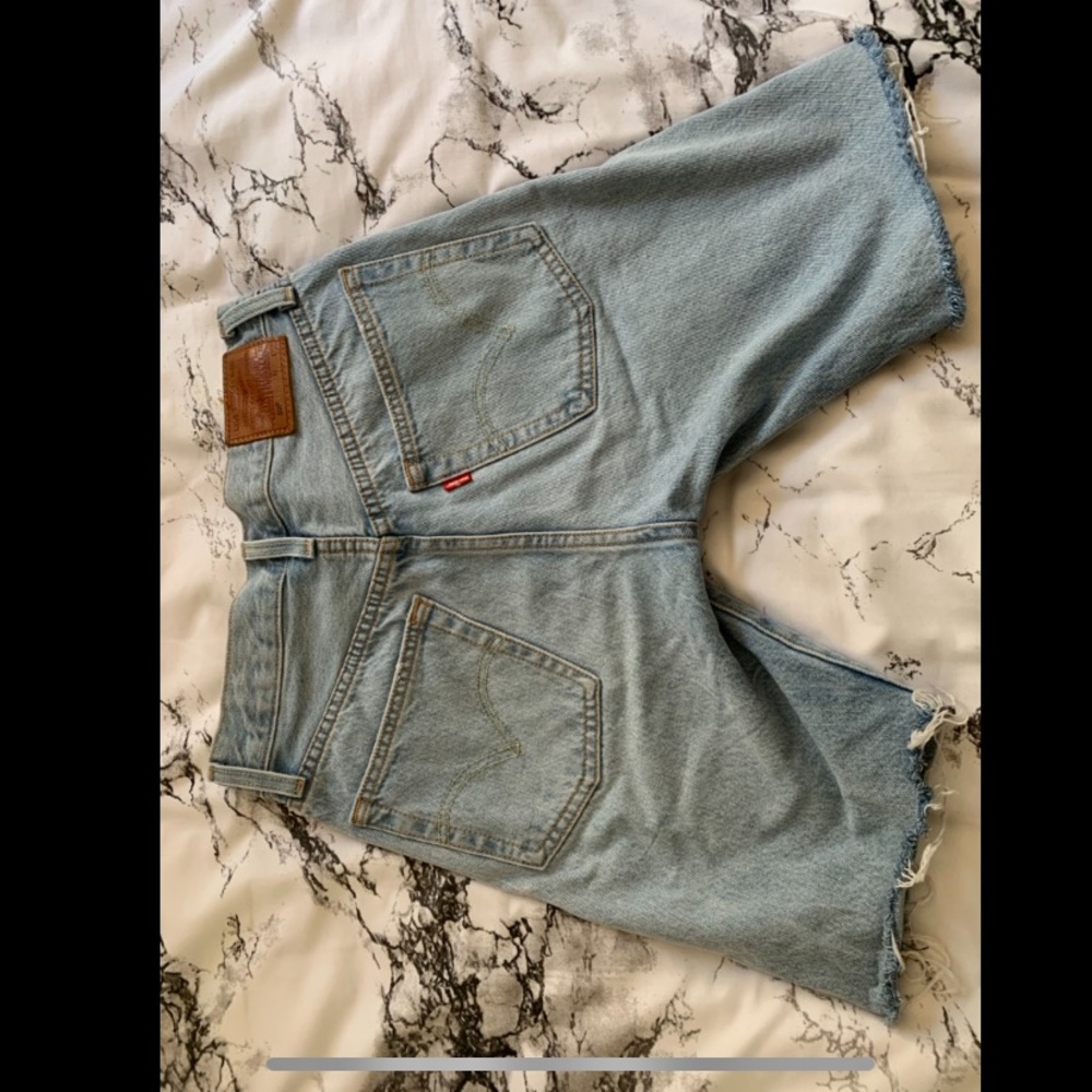 Women’s Levi’s 501 - Picture 2 of 3